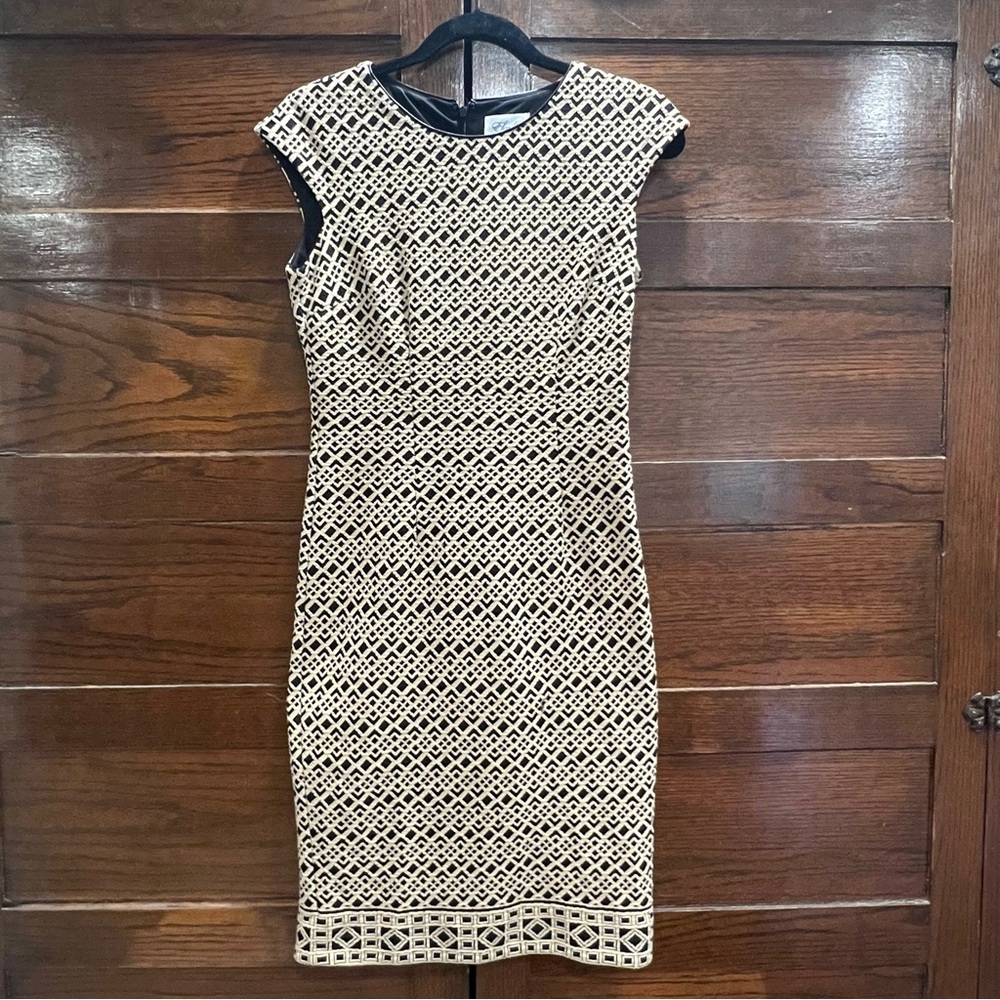 ✅5/$25 Eliza J Sheath Dress Size 2 Geometric tan black Knee Length capped sleeve